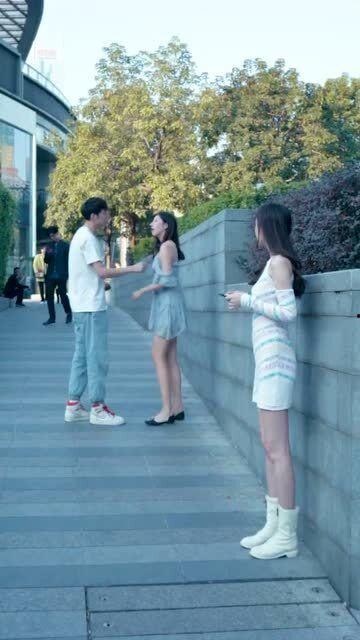 网红情侣吵架吃瓜图片真实,吃瓜群众围观热议！