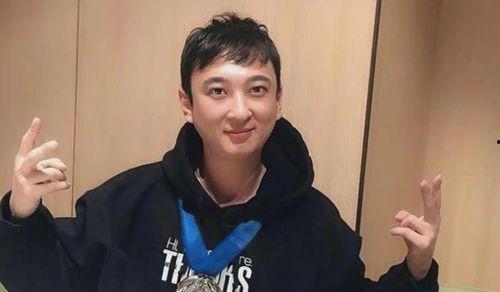 王思聪吃瓜女网红,与神秘女网红的甜蜜互动